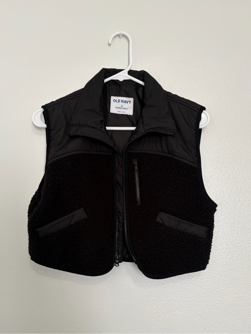 Old Navy Black Cropped Sherpa Vest Two-Way Zip XS